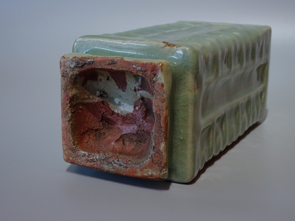 青磁 古銭形 花生 高12cm 掛け花(RC979) 青磁 古銭形 花生 高12cm 掛け花(RC979)