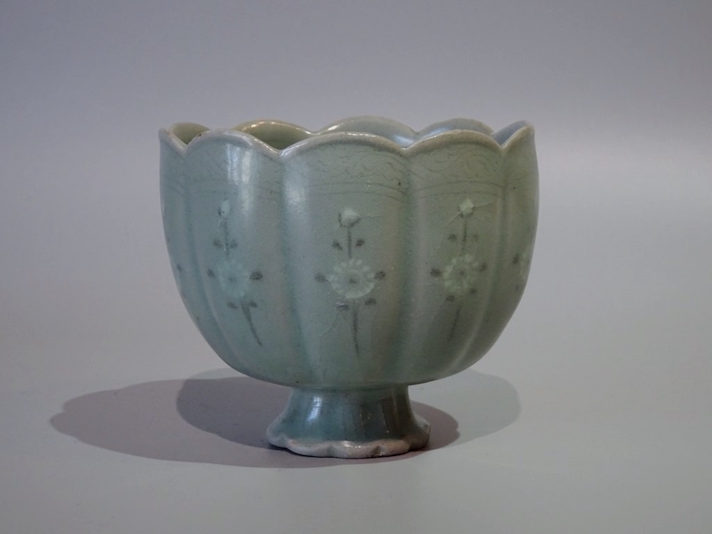 高麗青磁 　象嵌菊花紋合子　香合　蓋物　金継　現代美術 高麗青磁 象嵌菊花紋合子 香合 蓋物 金継 現代美術