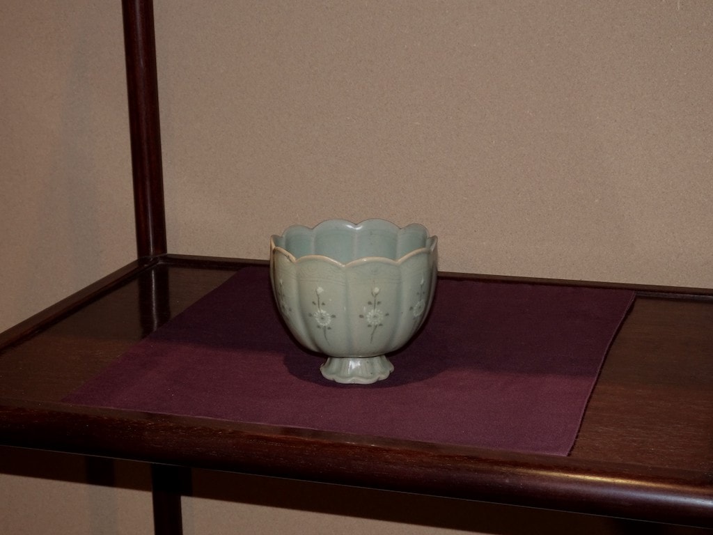 高麗青磁象嵌菊花盃 | 東洋陶磁 | 冨江洗心堂オンラインショップ