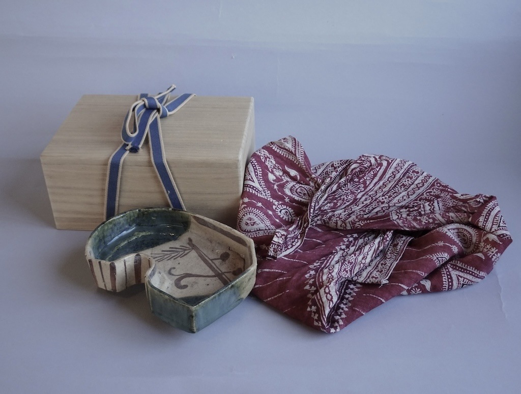 ��������