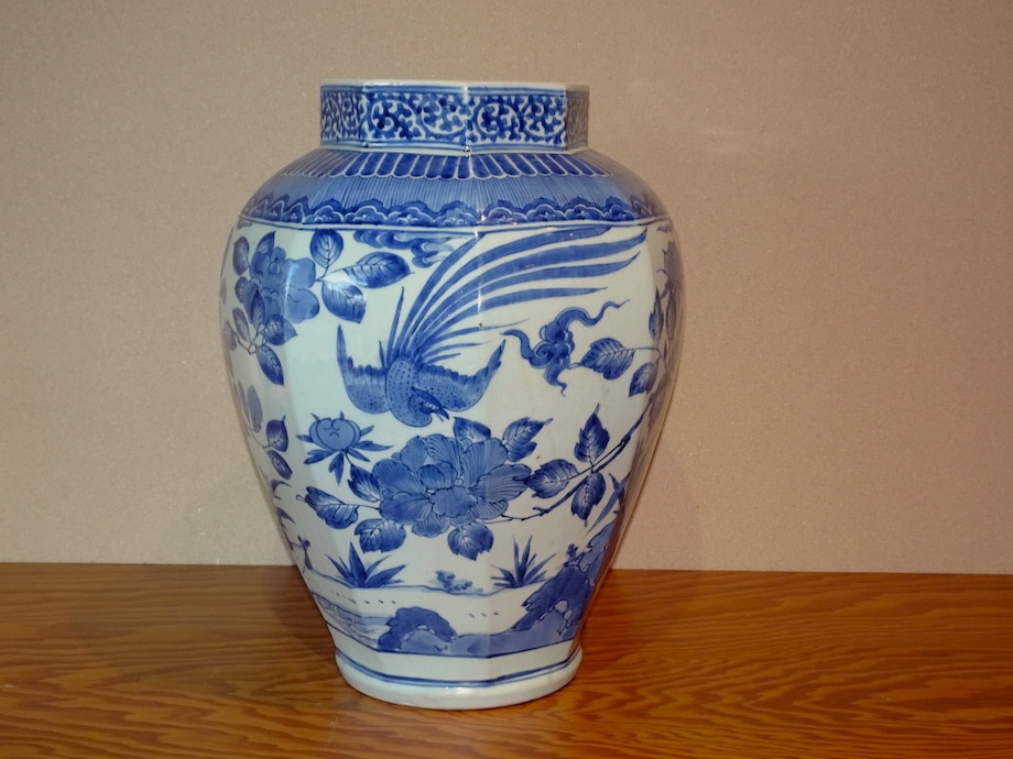 「お宝になります？ 大胆な筆 古伊万里壺の名品！」鳥文壺(高さ22cm) 骨董ア お宝になります？ 大胆な筆 古伊万里壺の名品！」鳥文壺(高さ