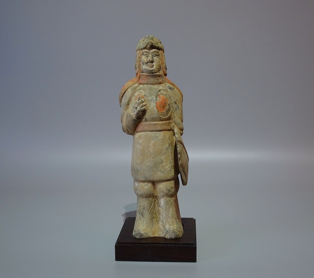 灰陶加彩武人俑 | 東洋陶磁 | 冨江洗心堂オンラインショップ