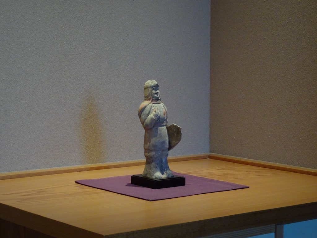 灰陶加彩武人俑 | 東洋陶磁 | 冨江洗心堂オンラインショップ