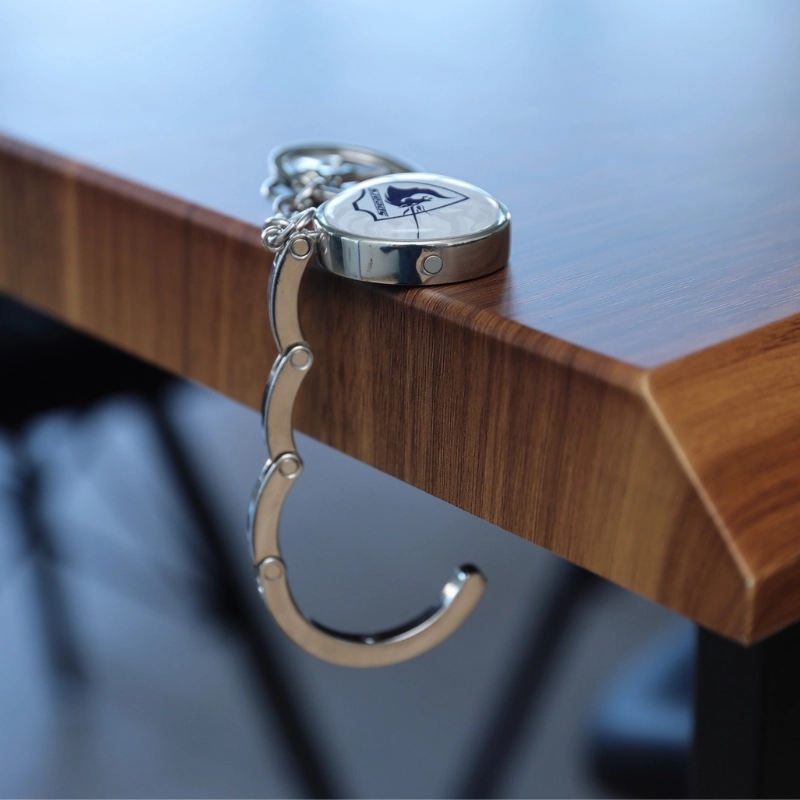 クボタスピアーズ ガラスバッグハンガー ロゴ