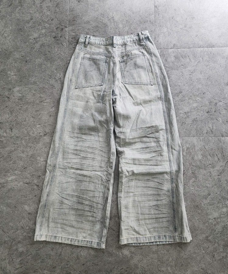Distressed Wide Jeans