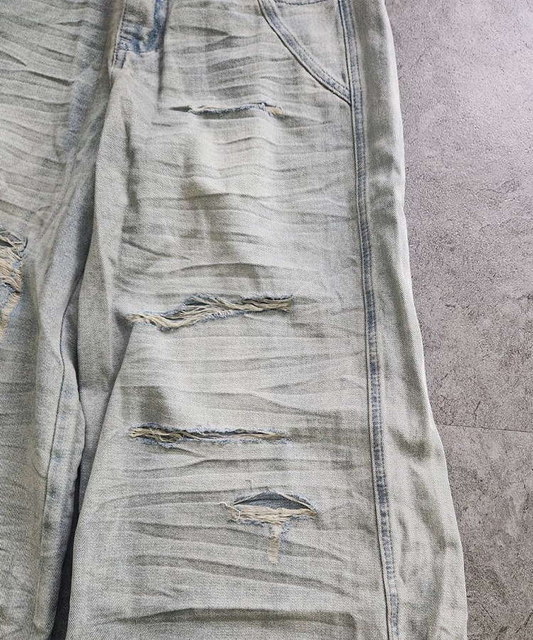 Distressed Wide Jeans