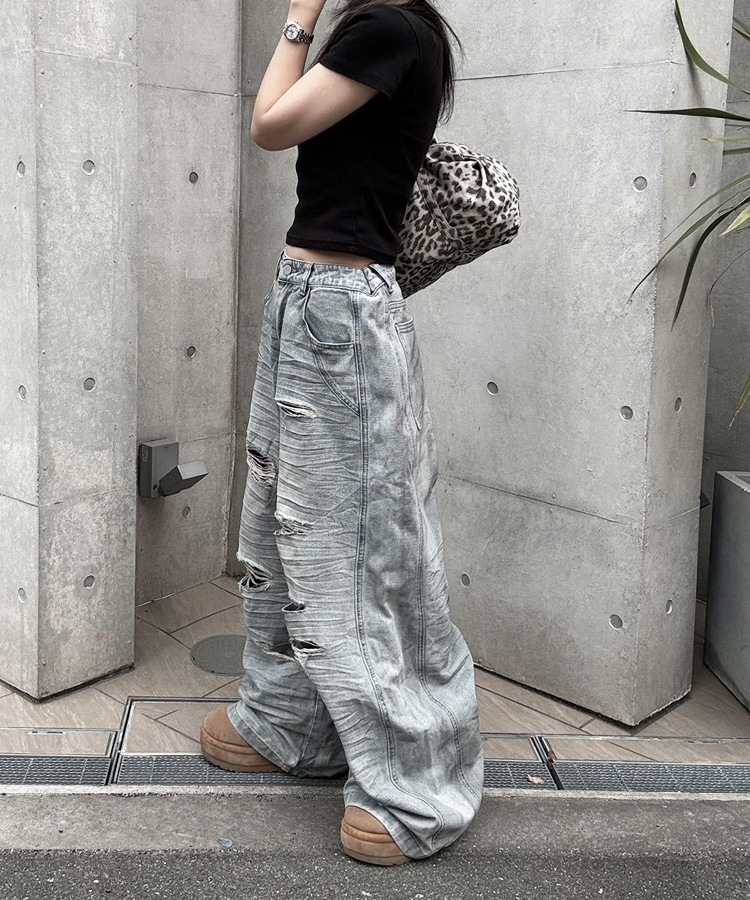 Distressed Wide Jeans