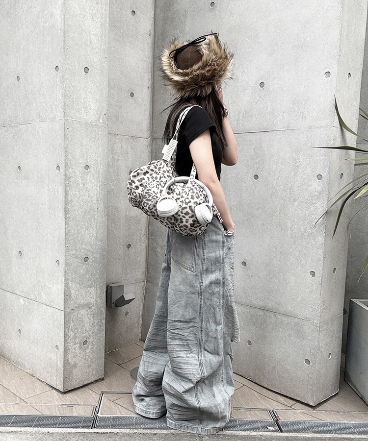 Distressed Wide Jeans
