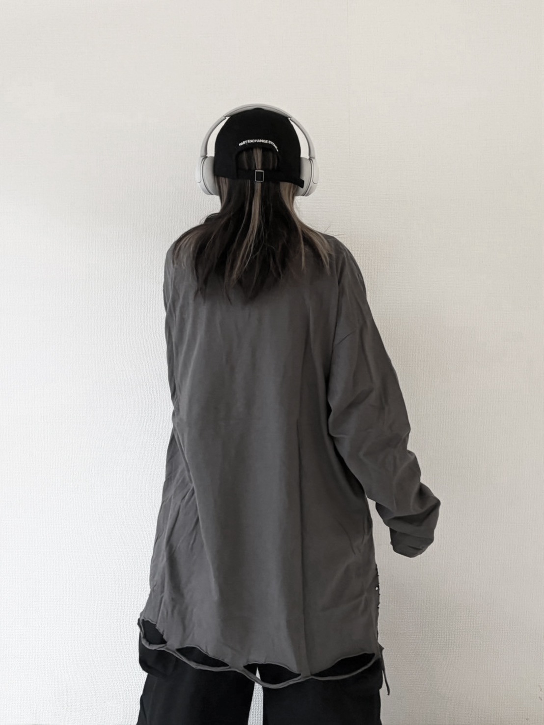 damege cut long sleeve t