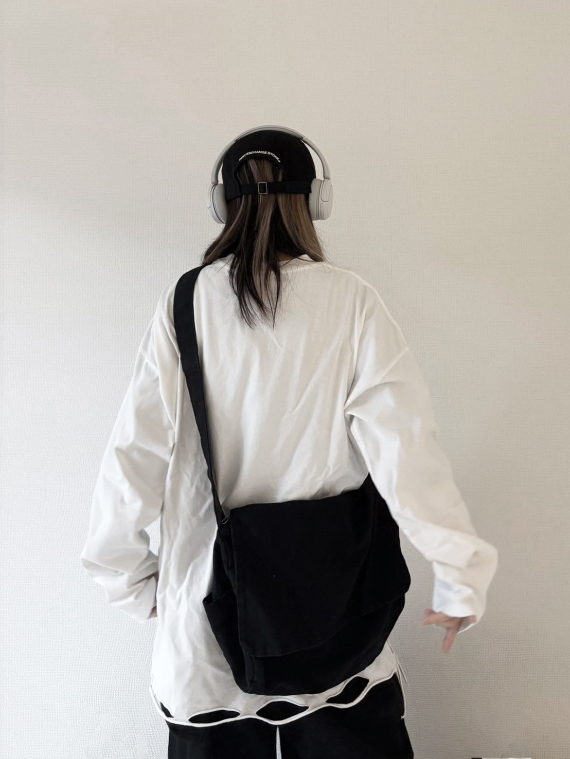 damege cut long sleeve t