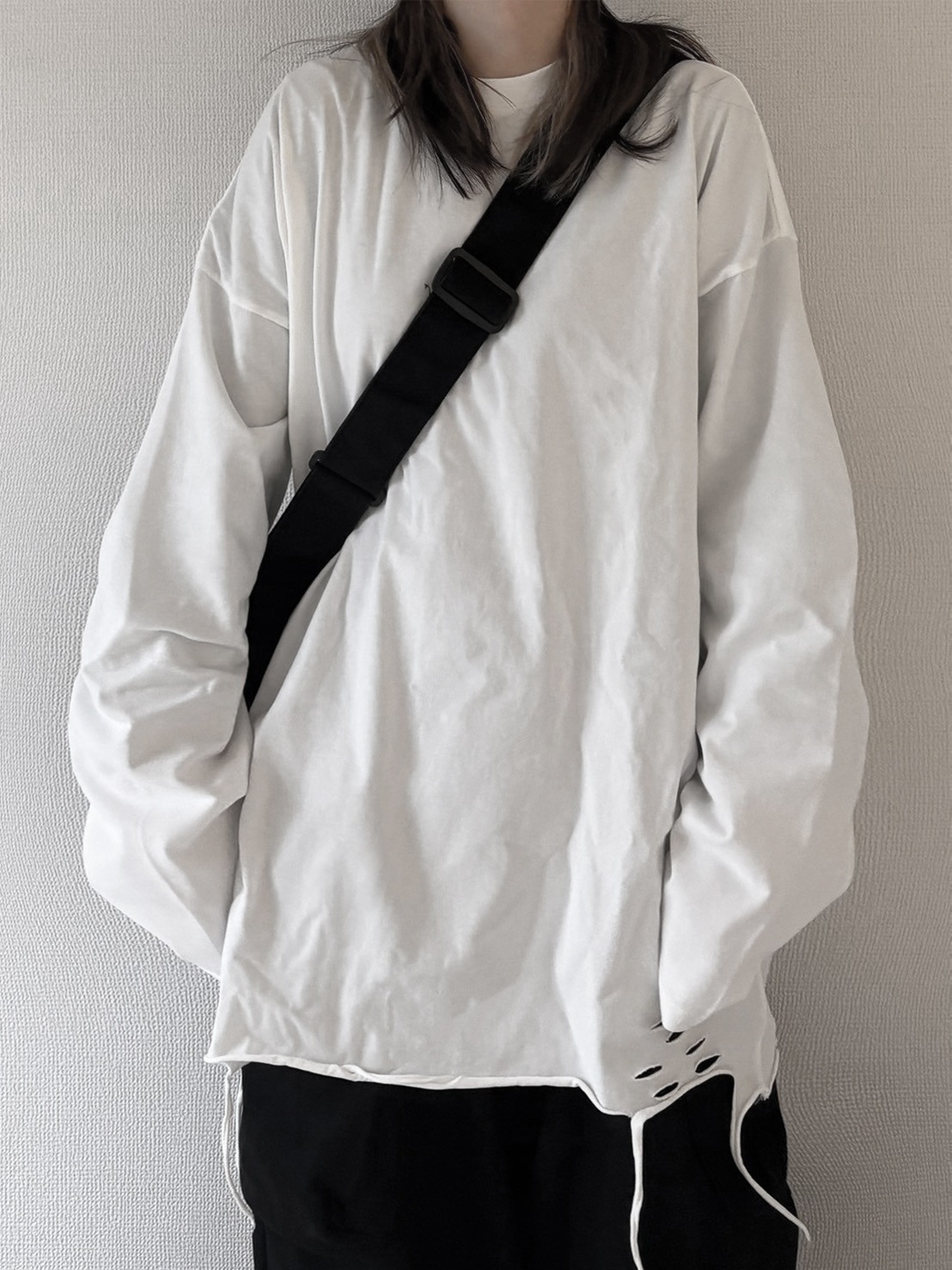 damege cut long sleeve t