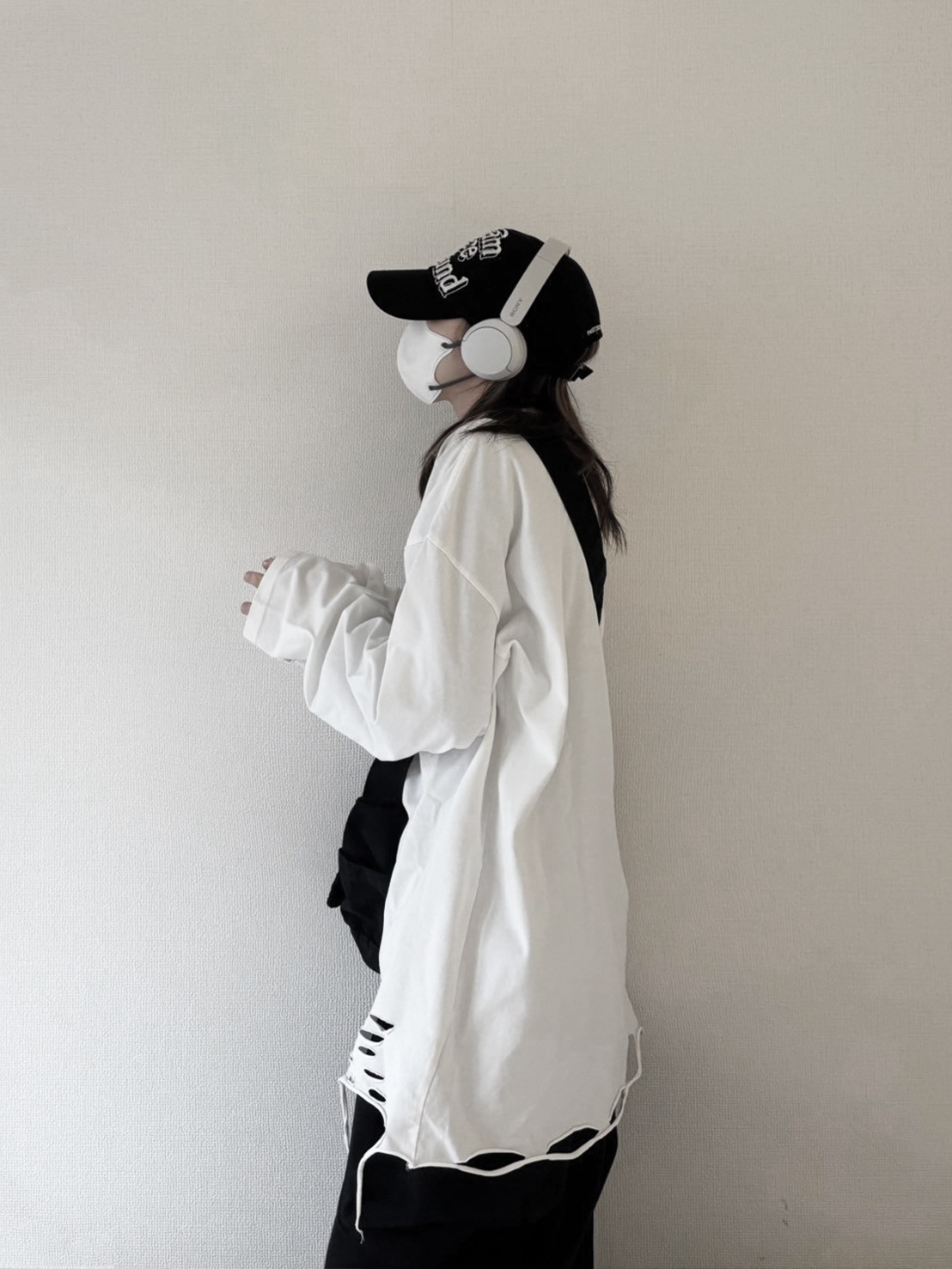 damege cut long sleeve t