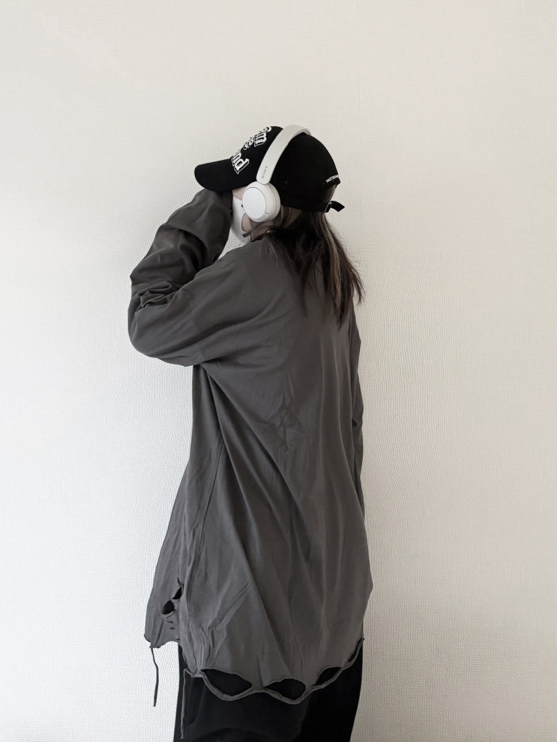 damege cut long sleeve t