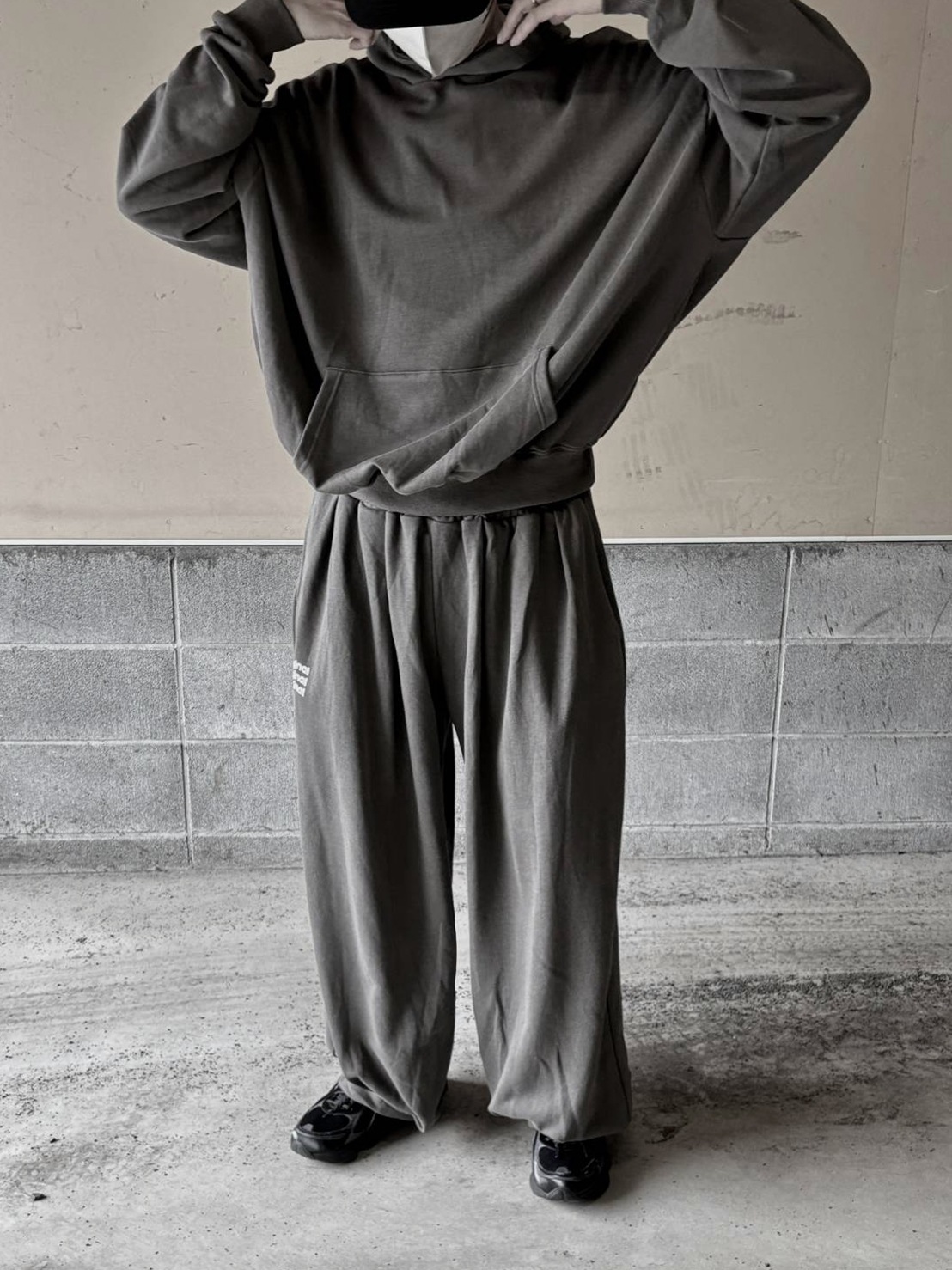 Pigment Logo Loose Sweat PT