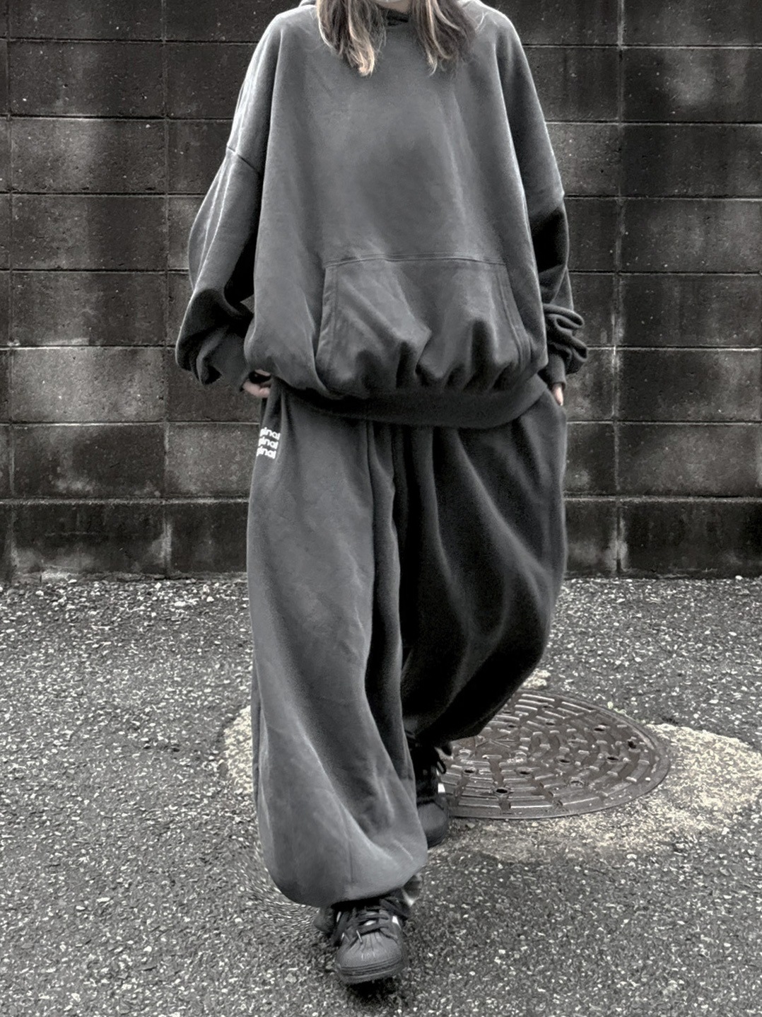 Pigment Logo Loose Sweat PT