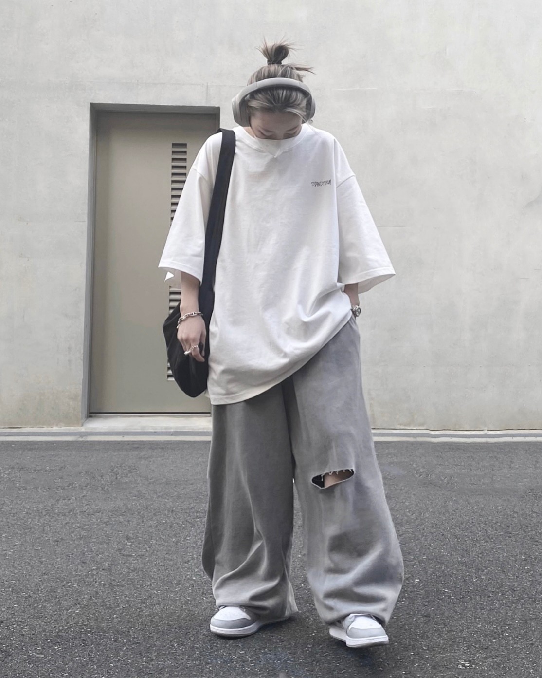damage cutoff sweat pants