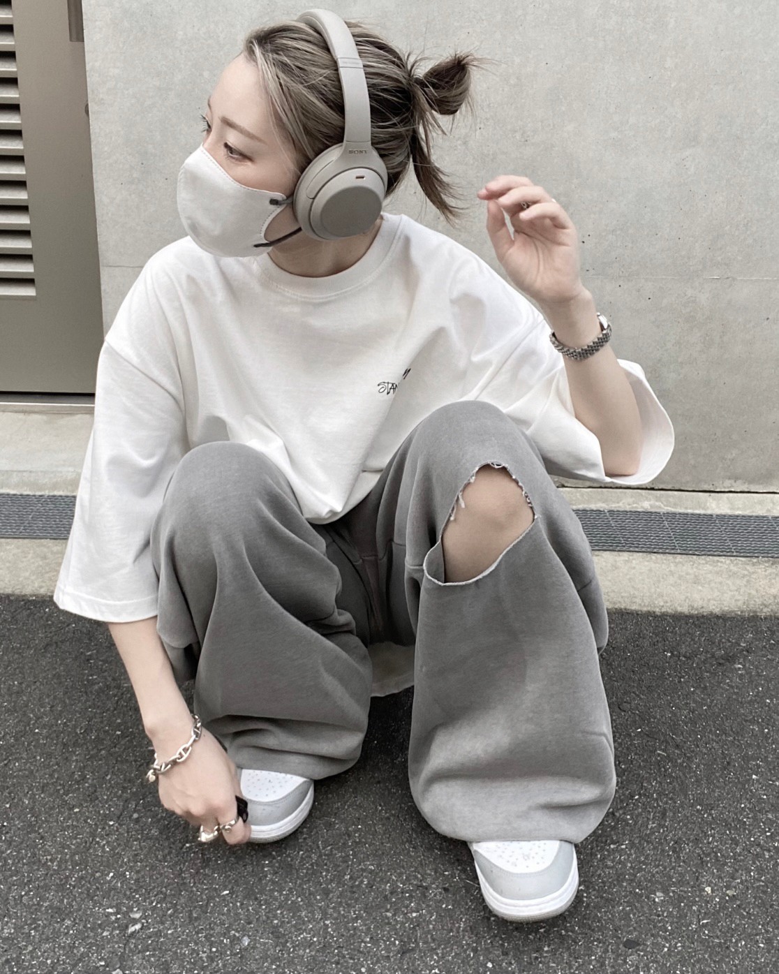 damage cutoff sweat pants