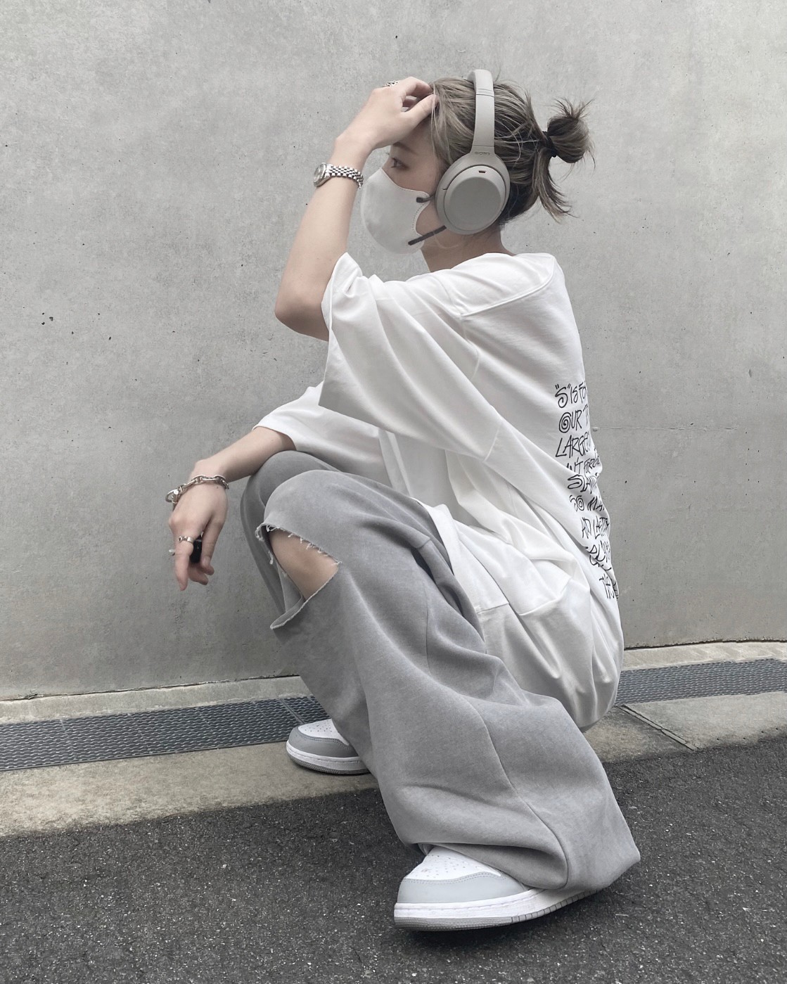 damage cutoff sweat pants