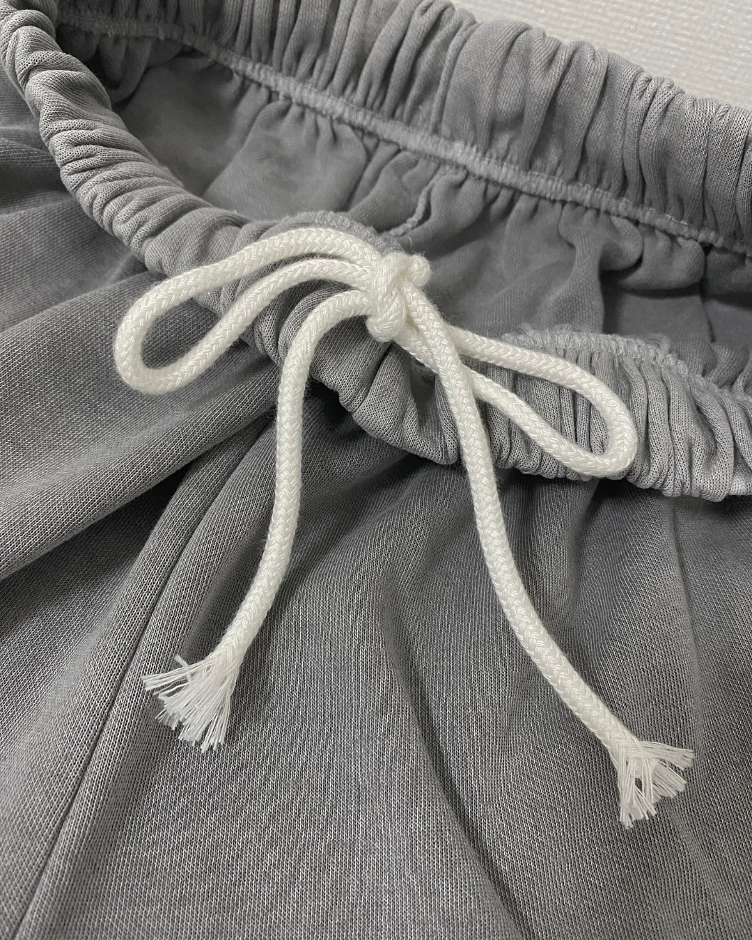 damage cutoff sweat pants