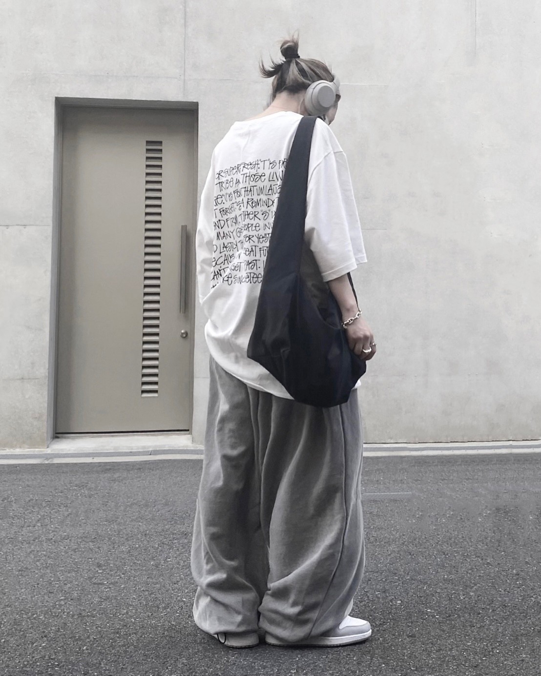 damage cutoff sweat pants