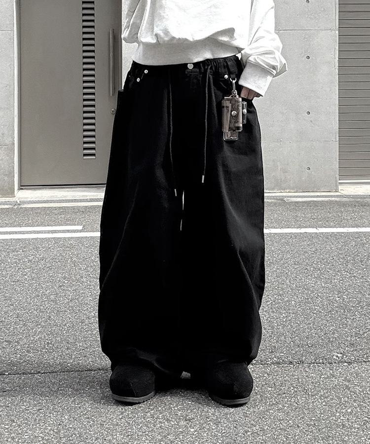 Curved Balloon Pants