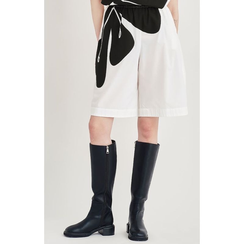 白黒花アップリケハーフパンツ