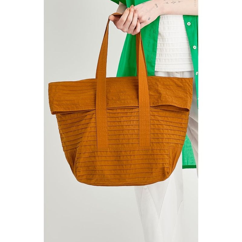 折り曲げピンタックトート