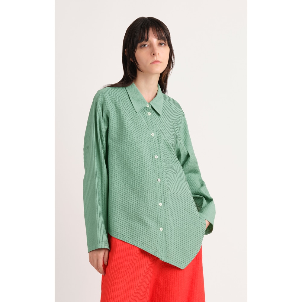 タグ付き。YACCOMARICARD ピンタックシャツ 裾斜めピンタックシャツ | すべての商品 | YACCOMARICARD CORE