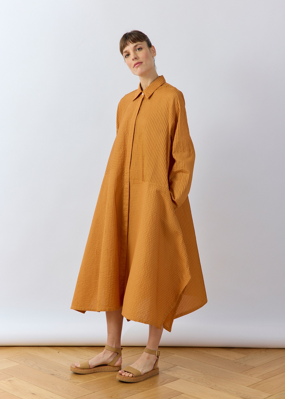 裾広幅デザインピンタックシャツワンピース