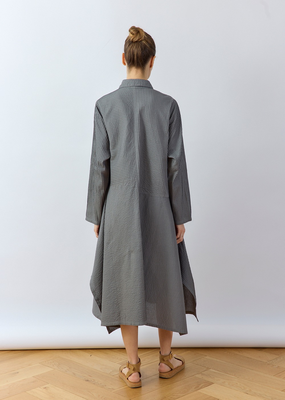 裾広幅デザインピンタックシャツワンピース