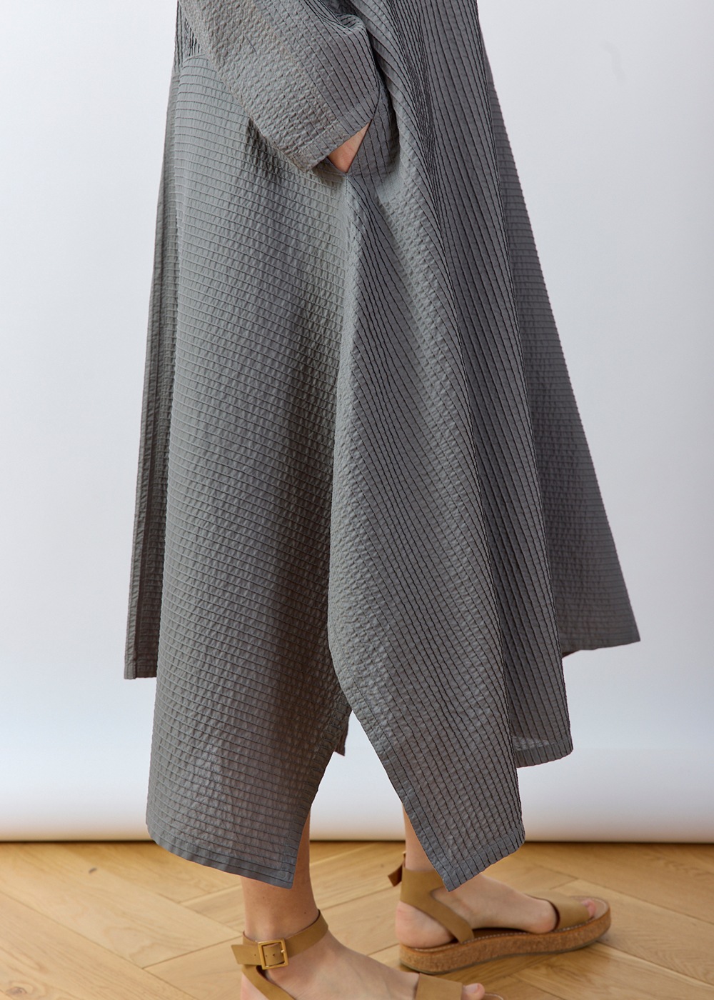 裾広幅デザインピンタックシャツワンピース