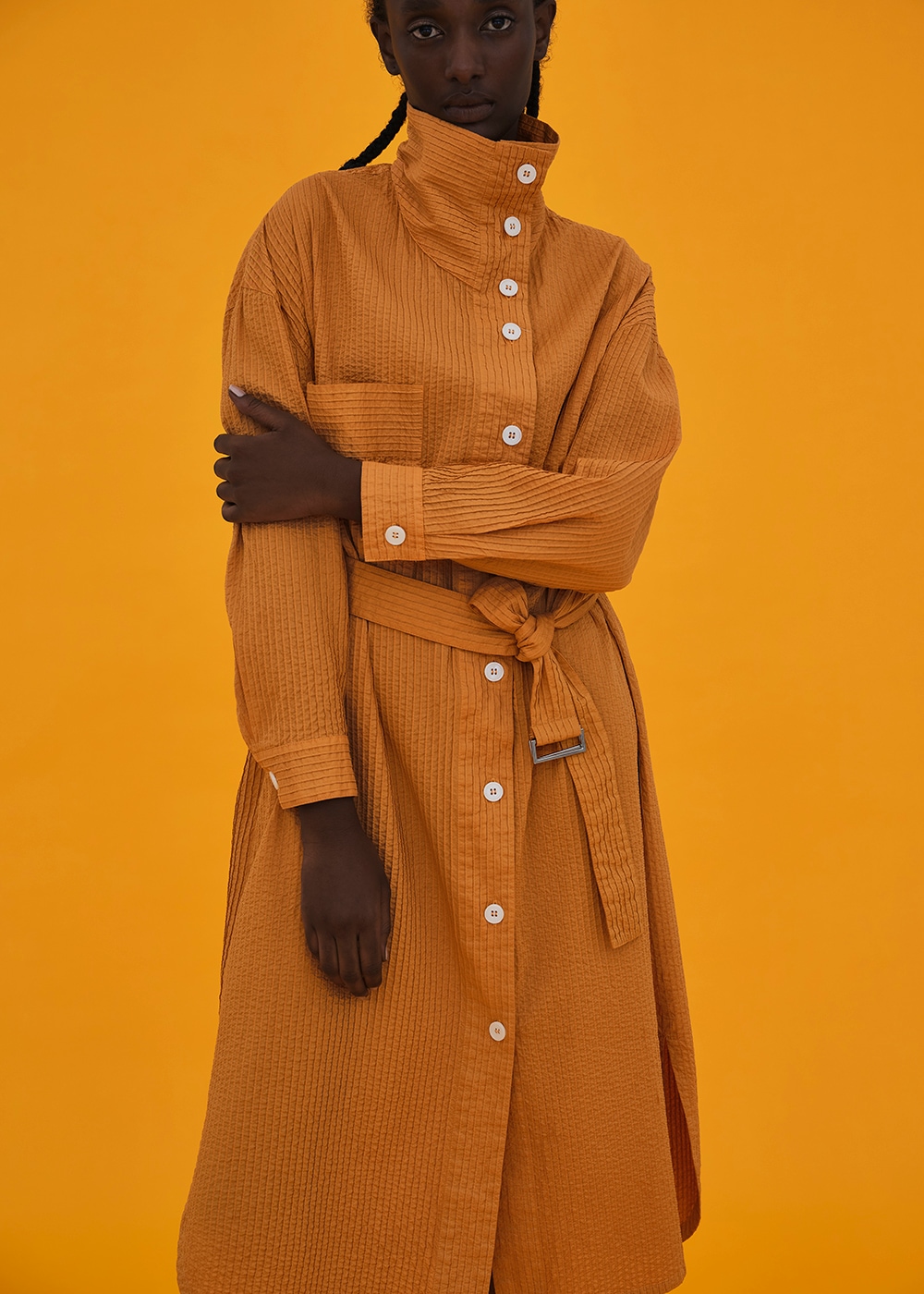 オフハイネックベルト付ロングピンタックシャツ