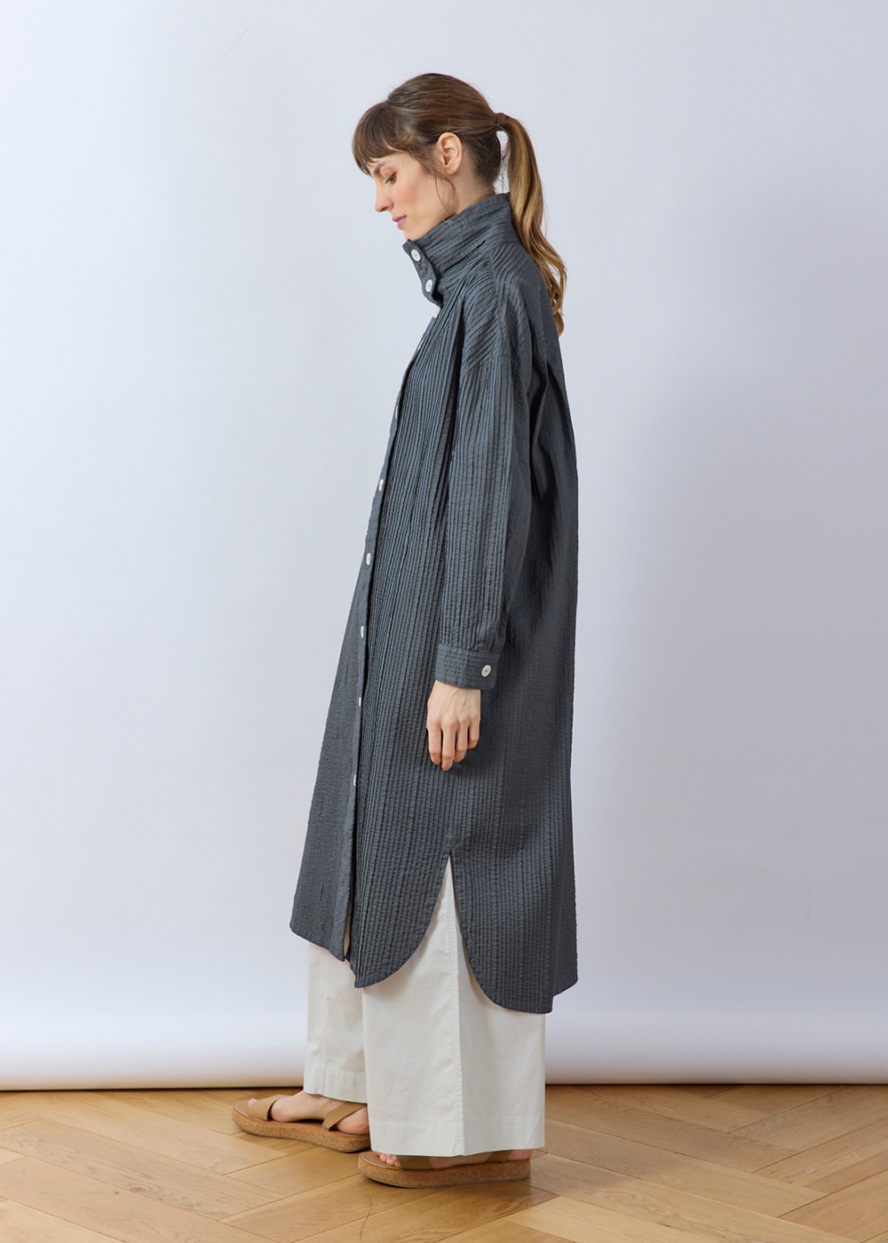 オフハイネックベルト付ロングピンタックシャツ