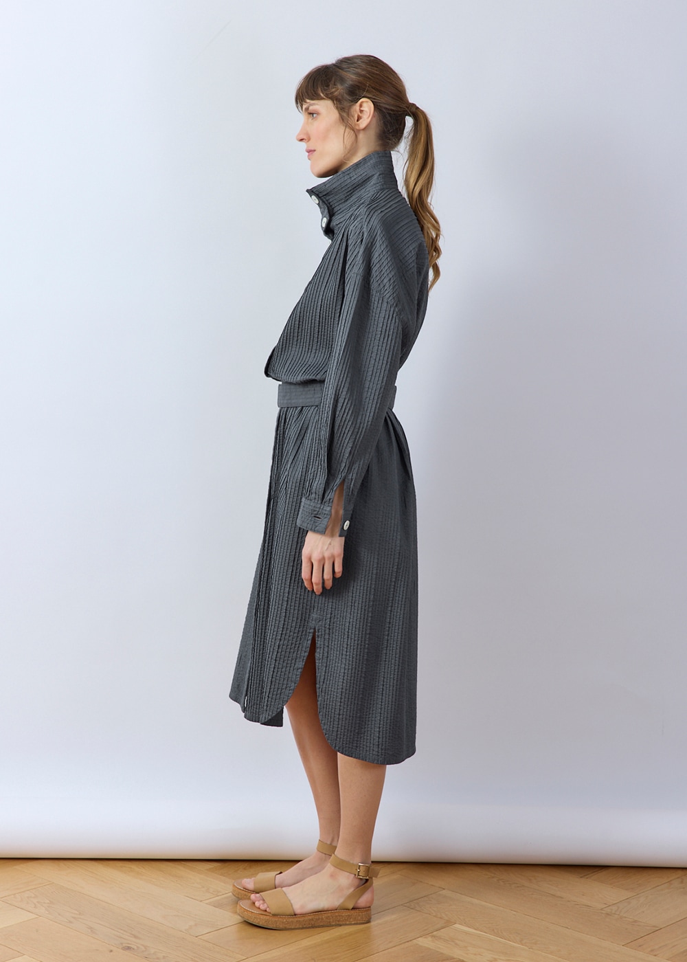 オフハイネックベルト付ロングピンタックシャツ | ITEM