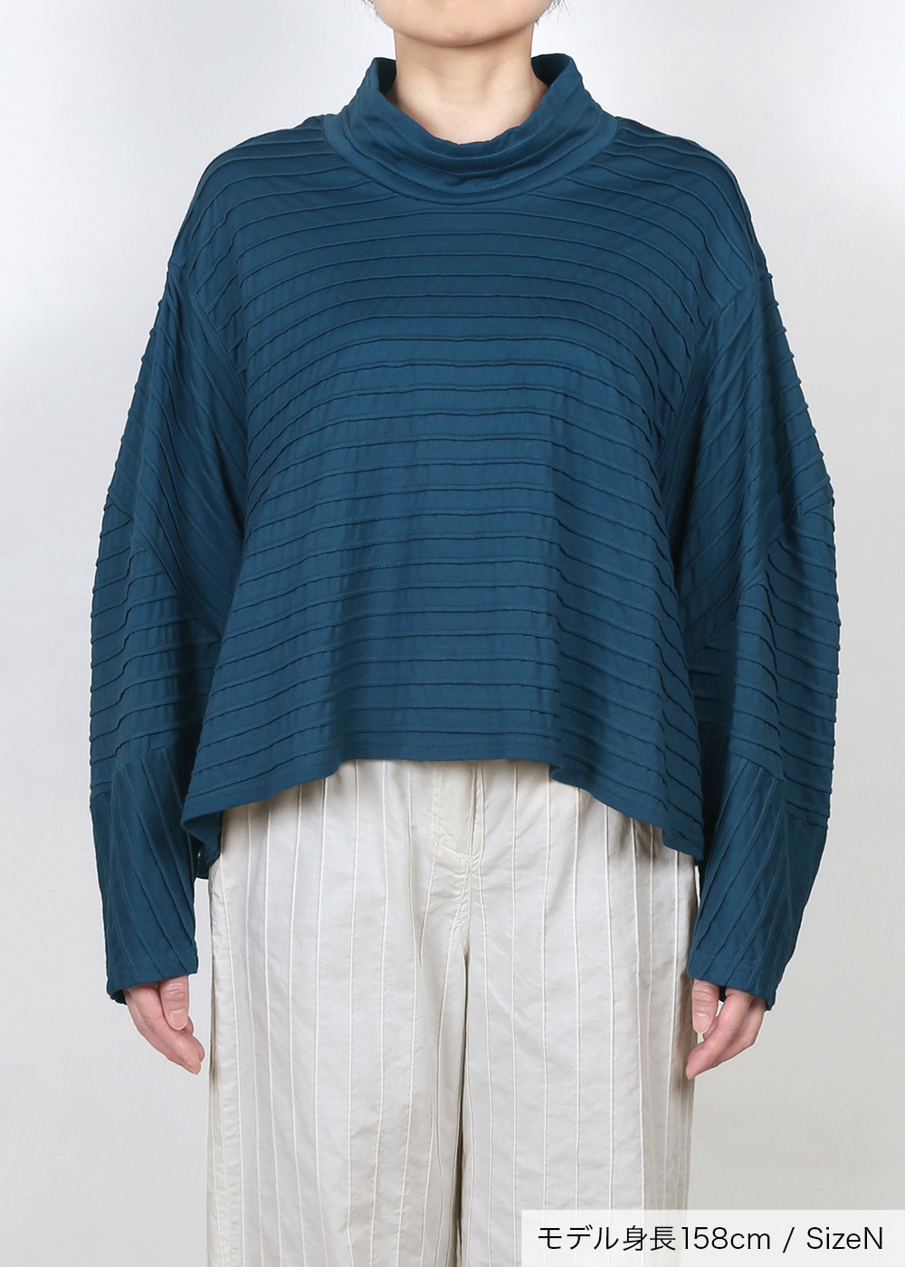 ハイネック袖カーブ切り替えカットソー