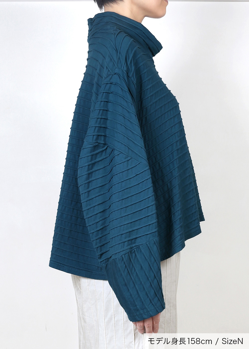 ハイネック袖カーブ切り替えカットソー