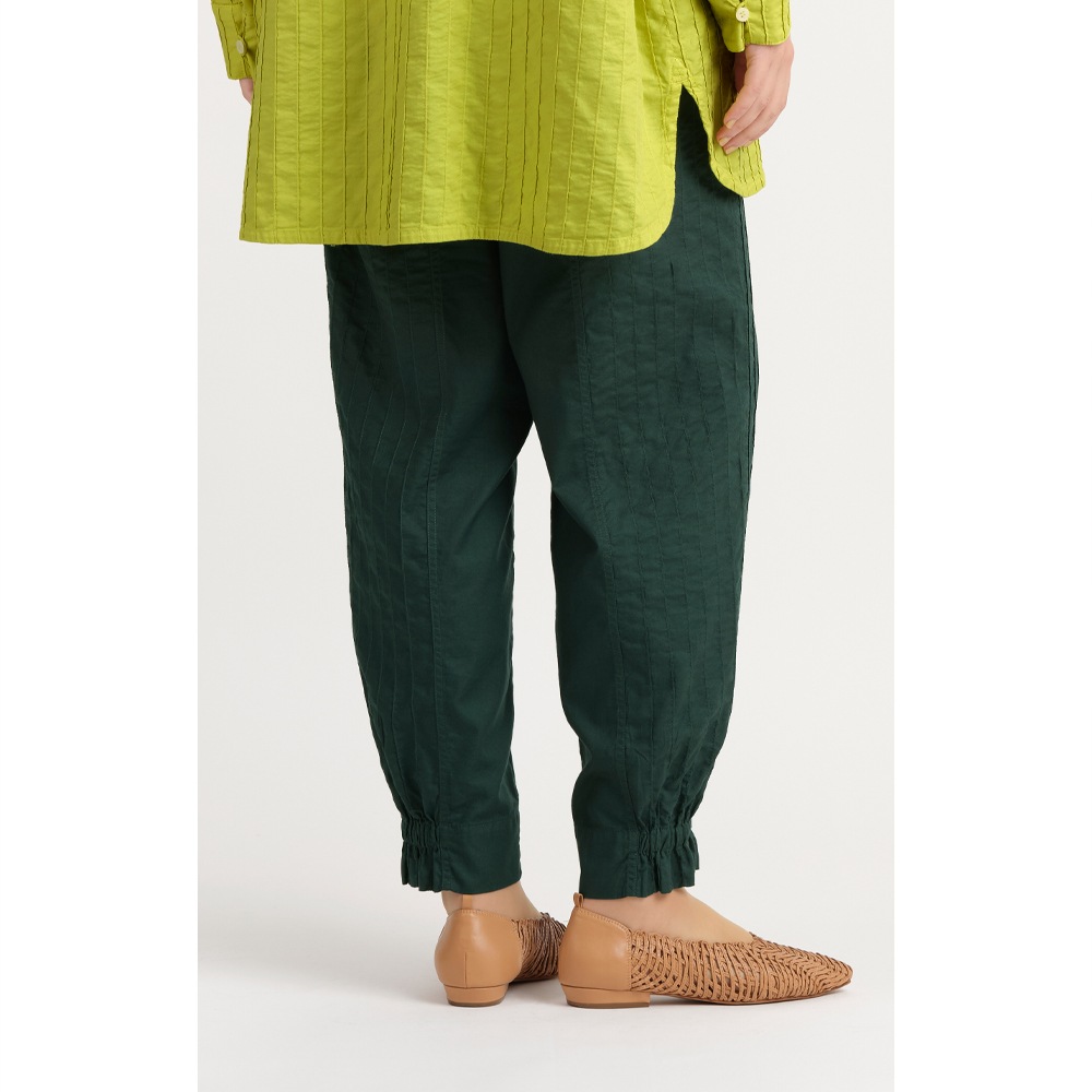 ソフトツイルコットンテーパードパンツ