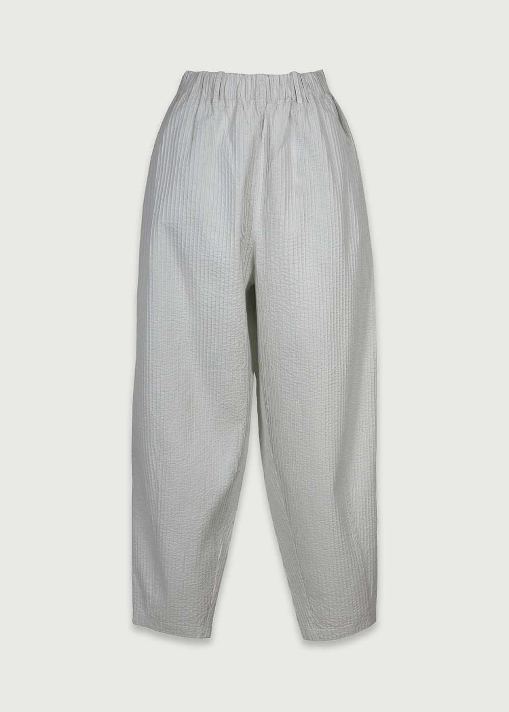 裾ダーツ入りバレルパンツ