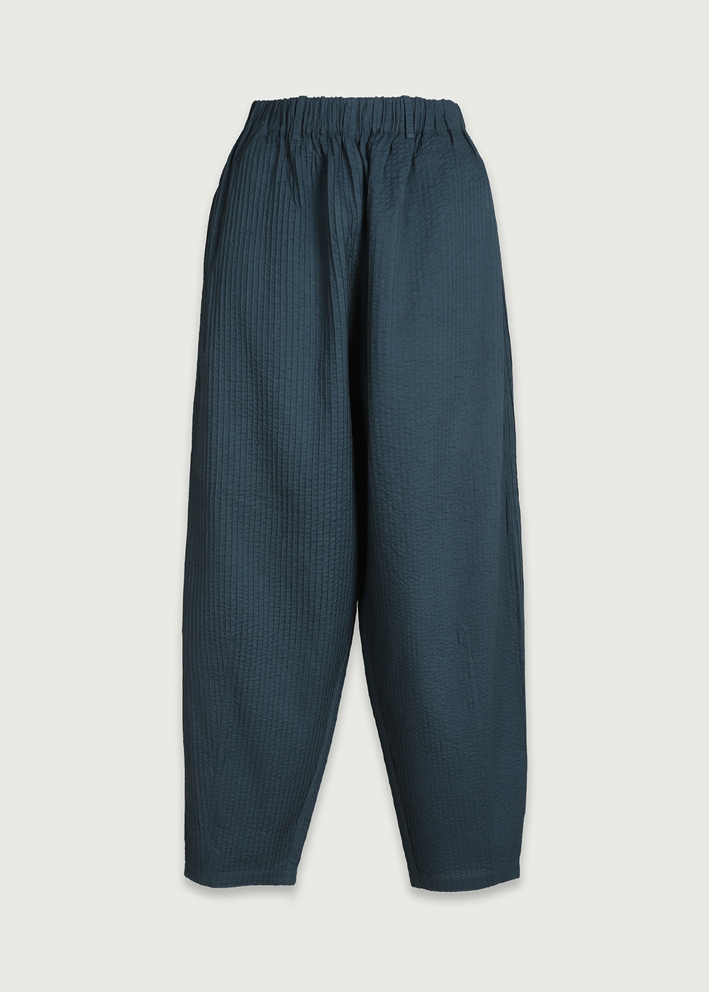 裾ダーツ入りバレルパンツ