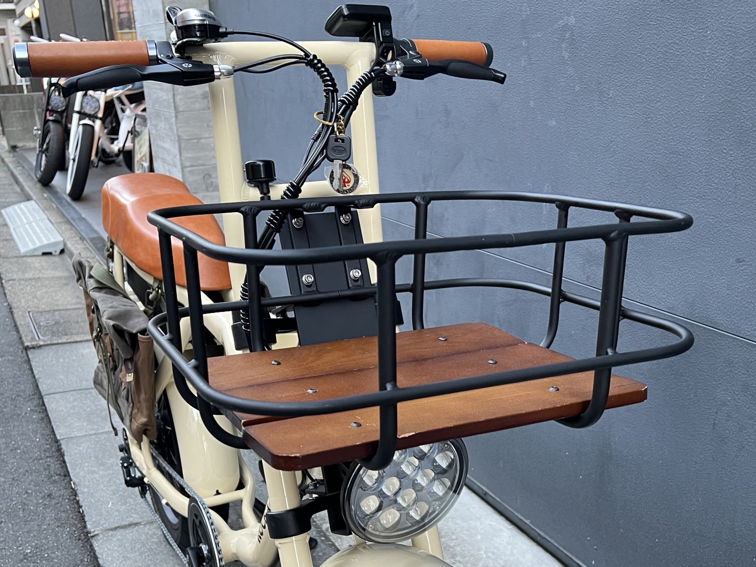 回転木馬 エマカル・ローヴァ ウッドボードバスケット eBike、電動アシスト自転車、ロカ