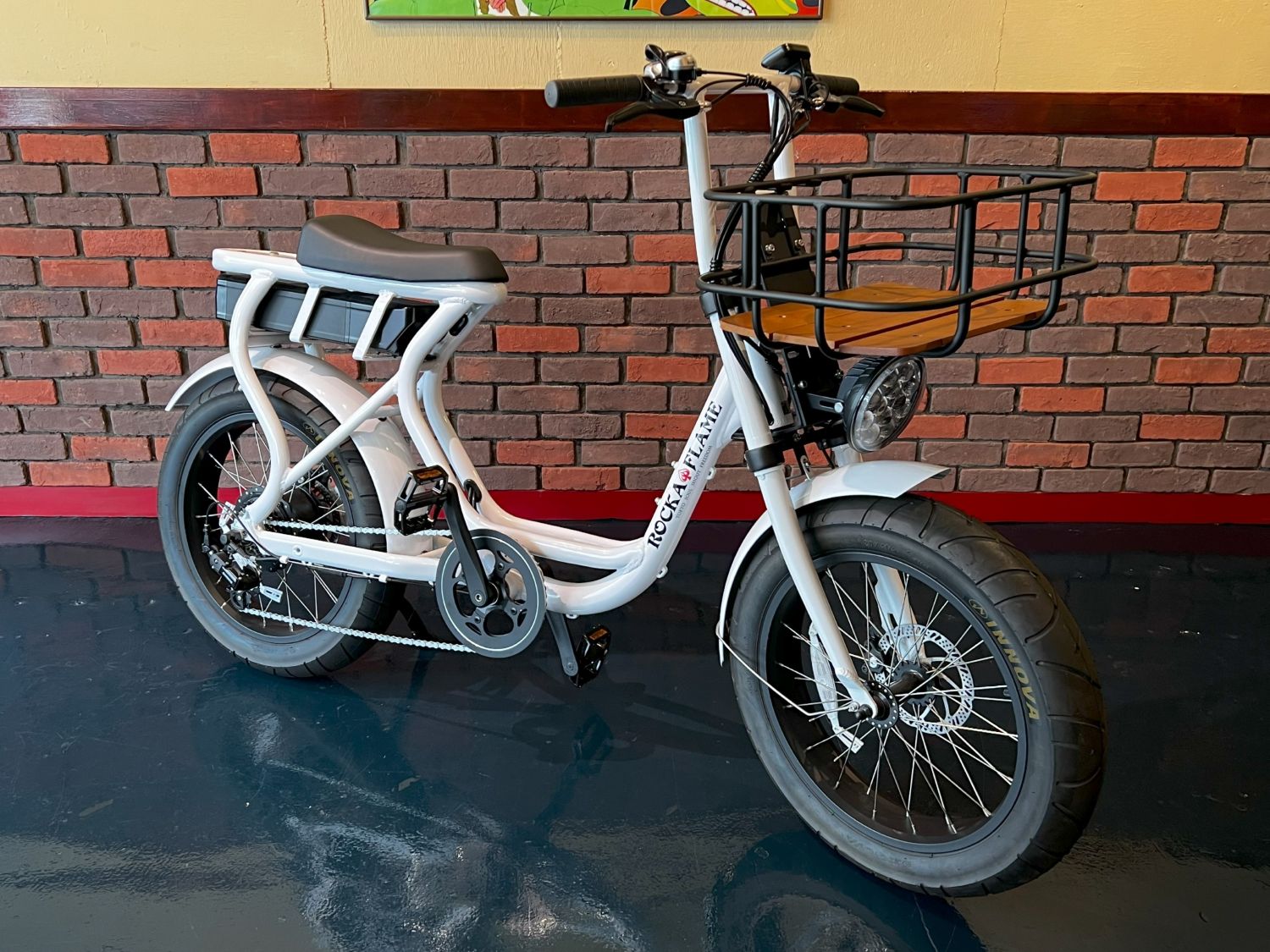 回転木馬 エマカル・ローヴァ ウッドボードバスケット eBike、電動アシスト自転車、ロカ