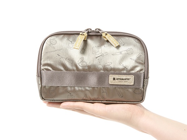 スロープシェイプ・ポーチ<Addicted to cosmetic (アディクティッド・トゥ・コスメ)>XWP-CP110H-ARTISAN&ARTIST*(アルティザン&アーティスト) スロープシェイプ・ポーチ<Addicted to cosmetic (アディクティッド・トゥ・コスメ)>XWP-CP110H-ARTISAN&ARTIST*(アルティザン&アーティスト)