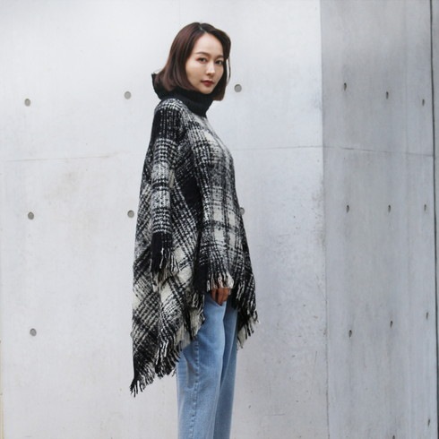 新品✨FENNELバイカラー　ハイネックニット　ポンチョ 新品✨FENNELバイカラーハイネックニットポンチョ