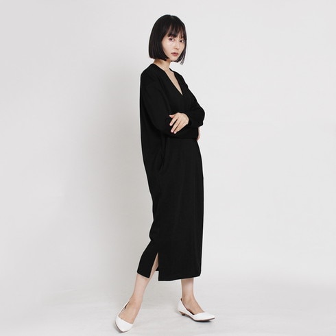 ⭐︎未使用⭐︎ＺE RＯ＋MARIACORNEJO黒のVネックコクーンワンピース ⭐︎未使用⭐︎ZE RO＋MARIACORNEJO黒のVネックコクーンワンピース