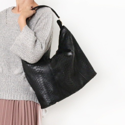 送料無料】2WAYパイソンバッグ♪高級 パイソン ヘビ革 ☆ショルダー