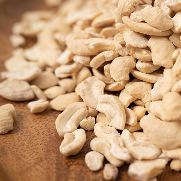 カシューナッツＷＳ生 スプリッツ（半割れ）ベトナム産 全サイズ Cashew nuts raw SPLIT