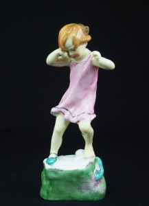  Wednesday's ChildGirl crying over broken teddyˡ