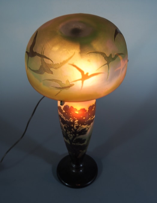 エミール・ガレ 「ツバメと湖水風景文ランプ」 | | アトリエ