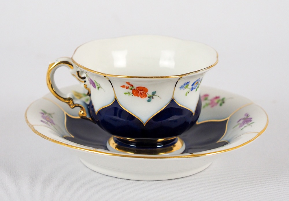 MEISSEN - 【古マイセン】コバルト金彩 「恋人文／フラワーブーケと昆虫」カップ＆ソーサー 古マイセン】コバルト金彩 「恋人文／フラワーブーケと昆虫