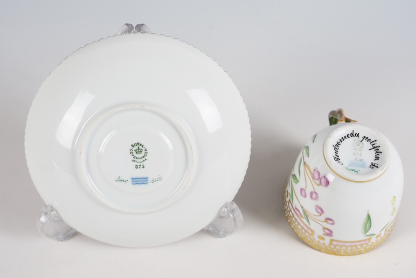 ∇花∇【ロイヤルコペンハーゲン不朽の名作展】 “フローラダニカ”サラダサービングボウル 最高級北欧テーブルウェア No15 ロイヤルコペンハーゲン ⁄ フローラダニカ ⁄ 透かし彫り・オープンワークプレート 23cm (オキナグサ）